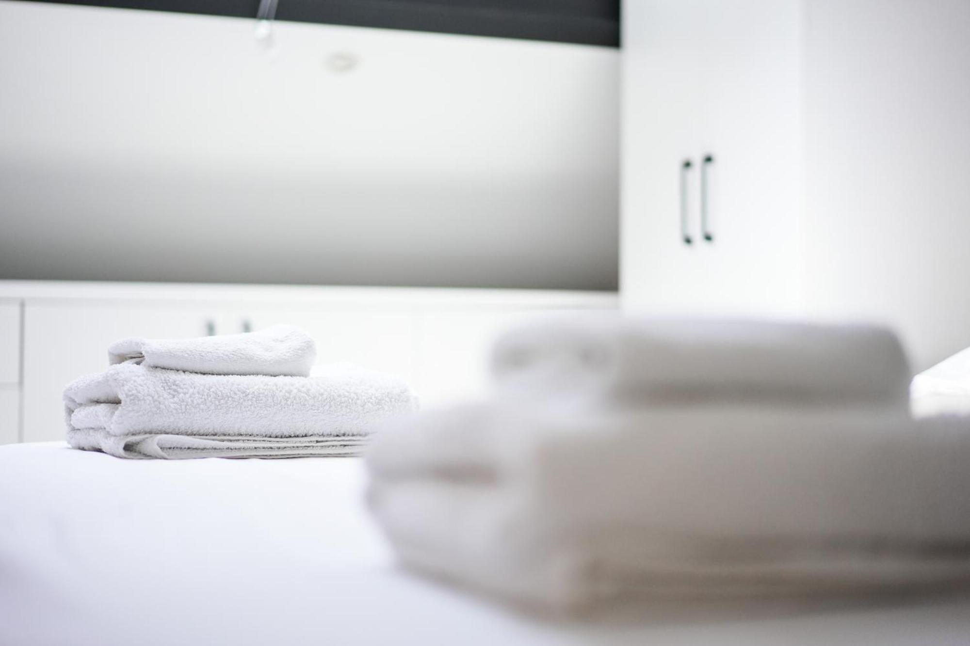 City Center Hideout - Studio Apartment Tirana Bagian luar foto