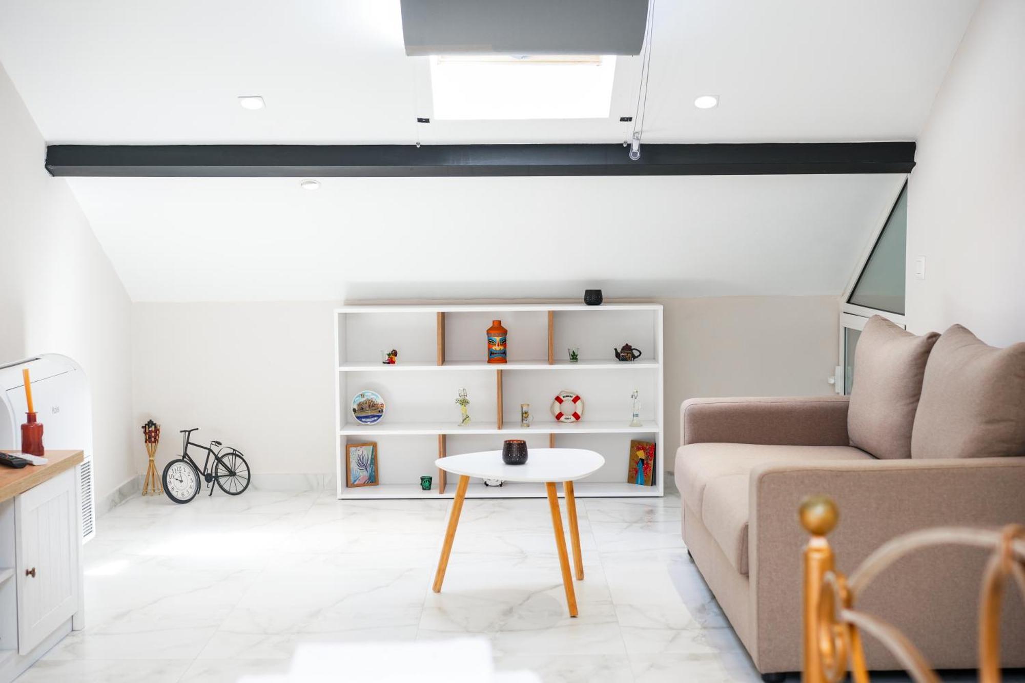 City Center Hideout - Studio Apartment Tirana Bagian luar foto