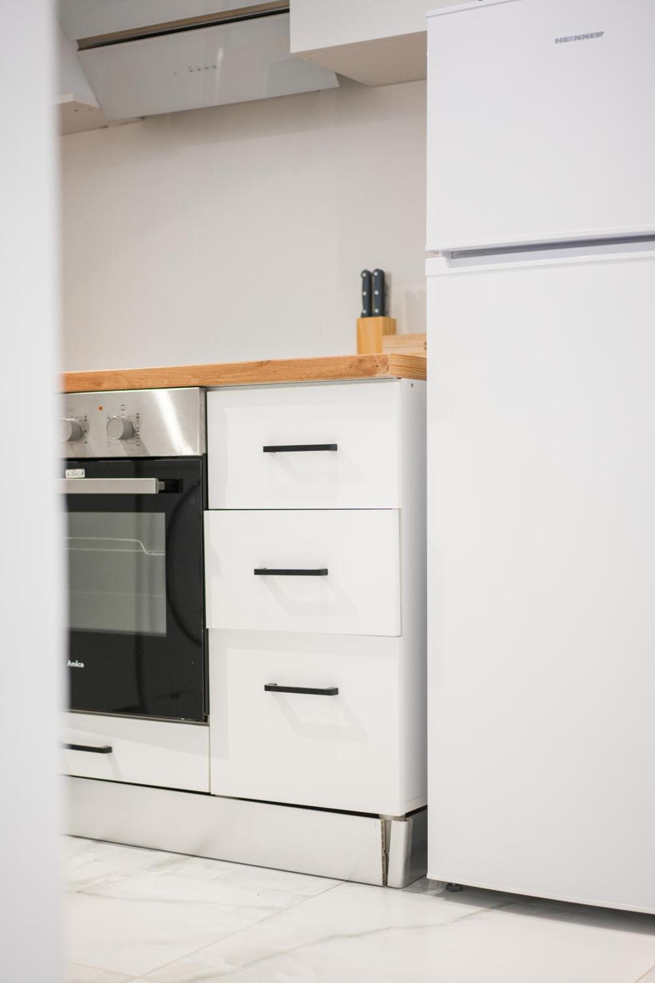 City Center Hideout - Studio Apartment Tirana Bagian luar foto