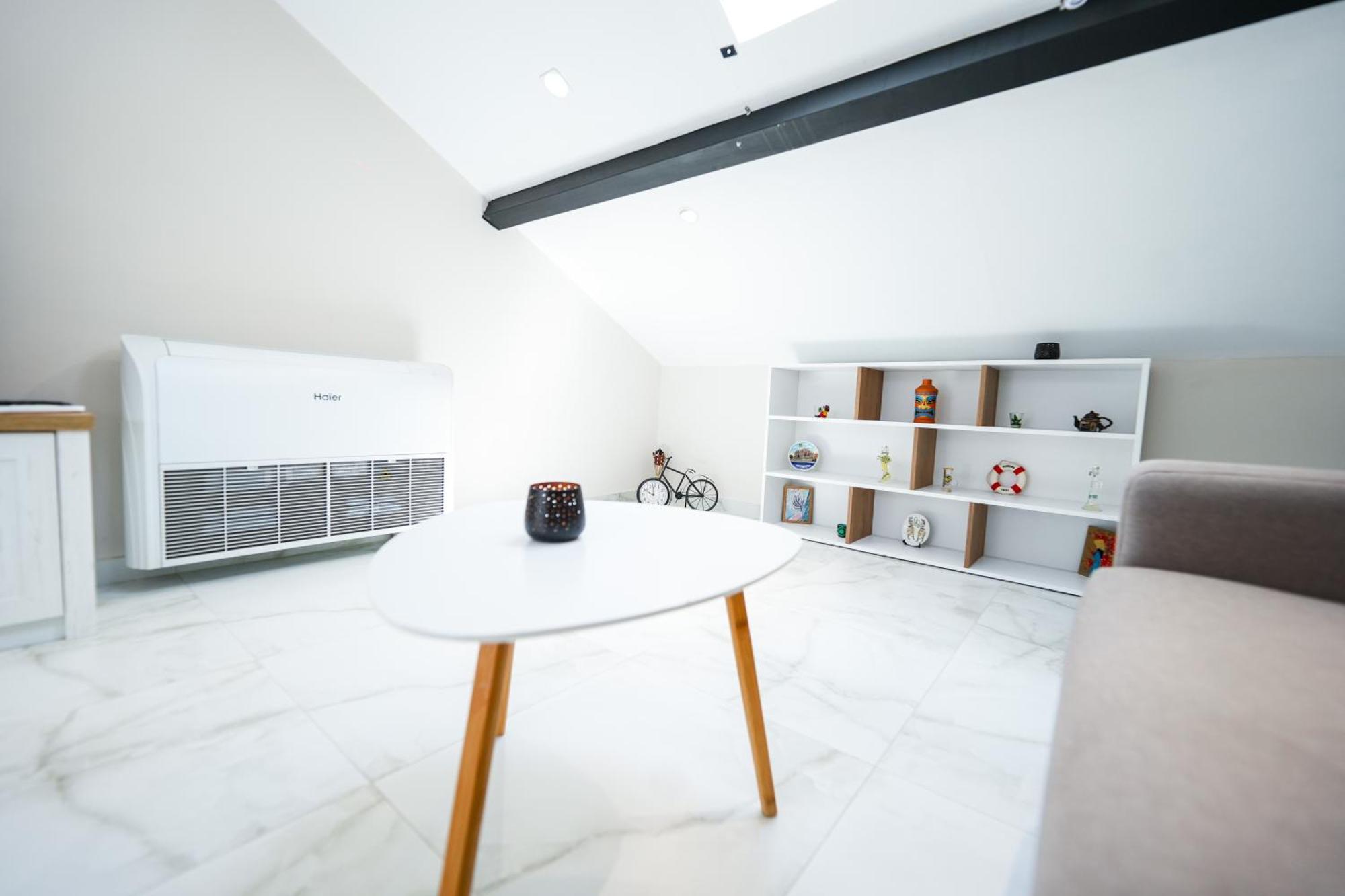 City Center Hideout - Studio Apartment Tirana Bagian luar foto